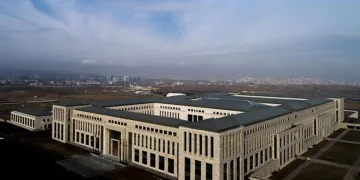 Cumhurbaşkanlığı İletişim Başkanı Altun: “Dünyayla vuruşa vuruşa büyük gayretle zincirlerimizi kırma mücadelesi içerisindeyiz”
