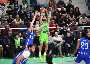 TOFAŞ Basketbol Takımı çeyrek final şansını grubun son maçına bıraktı