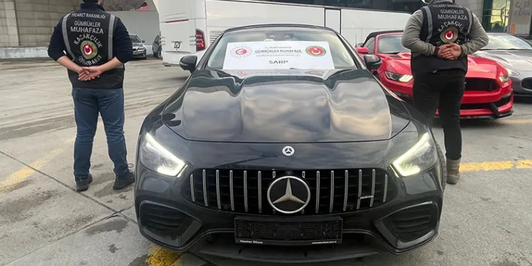 Ticaret Bakanlığı ekipleri lüks araç vurgununa engel oldu