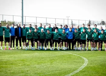 Bursaspor Antalya’ya 30 futbolcu ile gitti