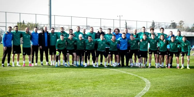 Bursaspor Antalya’ya 30 futbolcu ile gitti
