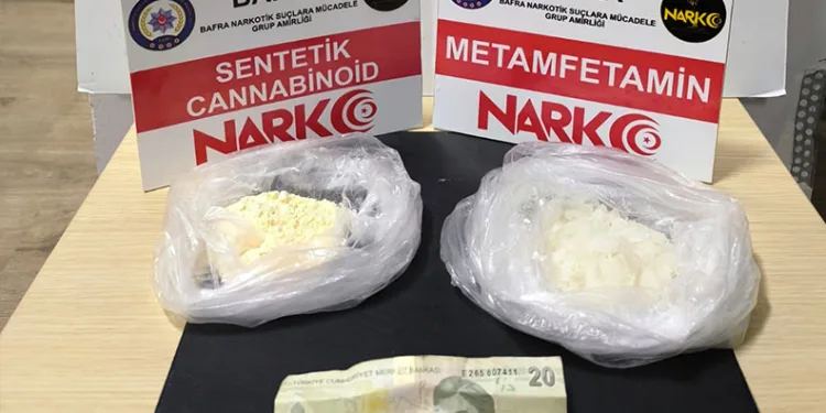 Park halindeki motosikletlere çarpıp kaçtı