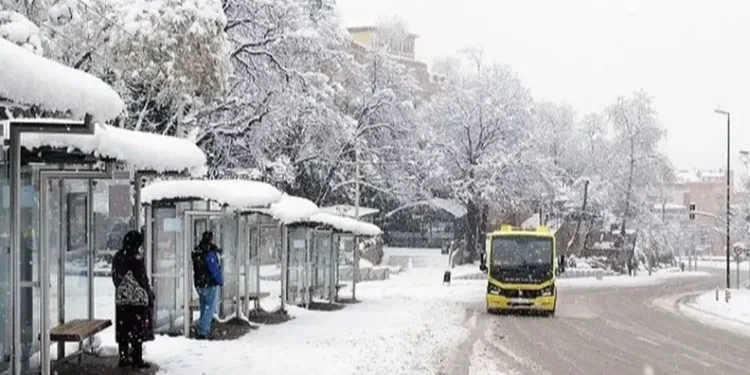 Bursa’nın İnegöl ve İznik ilçelerinde eğitime kar engeli