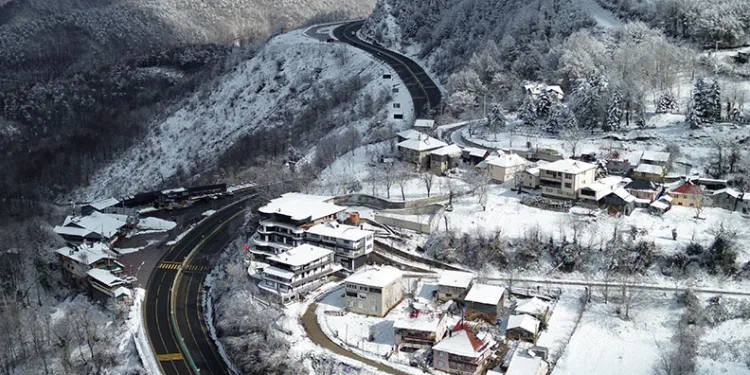 Bolu Dağı’nda kartpostallık kar manzarası