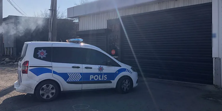 Bayrampaşa’da tek katlı otoparkta yangın