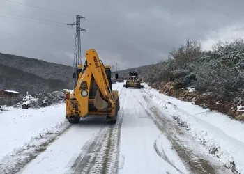 Nilüfer’de karla mücadele çalışmaları aralıksız sürüyor