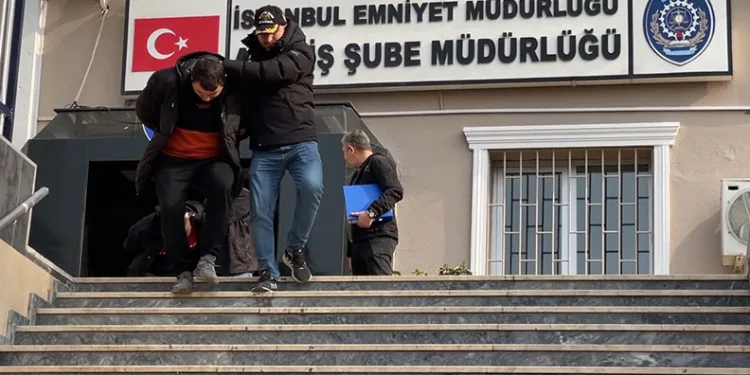 Sahte belgelerle dolandırıcılık yapan 3 şüpheli yakalandı