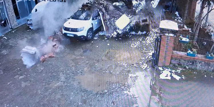 İstinat duvarı çöktü, 30 saniyeyle kurtuldu