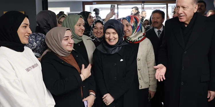 Cumhurbaşkanı Erdoğan, gençlerle bir araya geldi