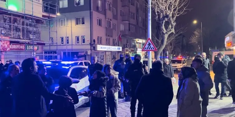 İki esnafın tartışmasında bıçaklar konuştu : 2 yaralı