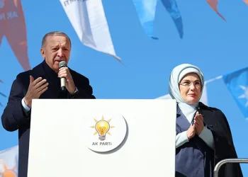 “Dışarıdaki katılım 60 bin. Kar bora fırtına dinlemiyoruz”