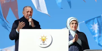 “Dışarıdaki katılım 60 bin. Kar bora fırtına dinlemiyoruz”