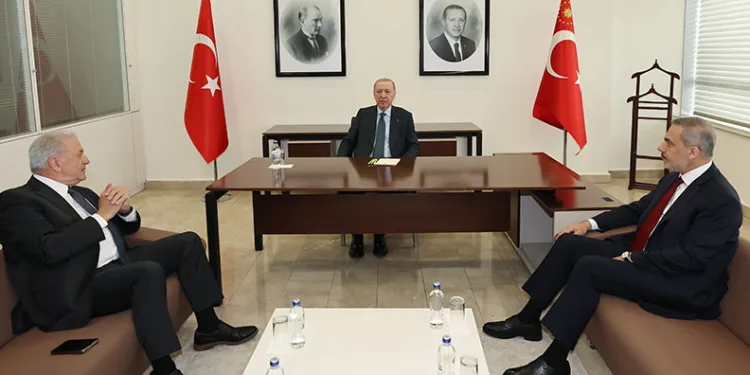 Cumhurbaşkanı Erdoğan, eski Yunanistan Dışişleri Bakanı Avramopoulos’u kabul etti