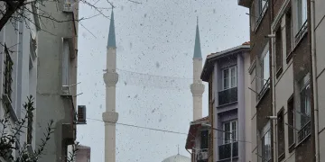 Tekirdağ’da lapa lapa kar yağışı