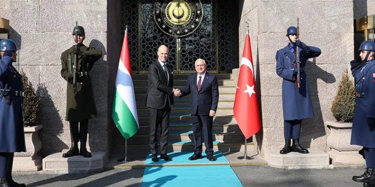Milli Savunma Bakanı Güler Macar mevkidaşı Bobrovniczky ile görüştü