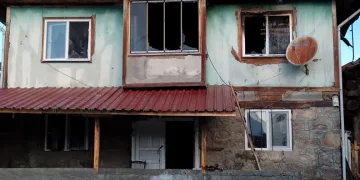 Alevlere teslim olan ev kullanılmaz hale geldi