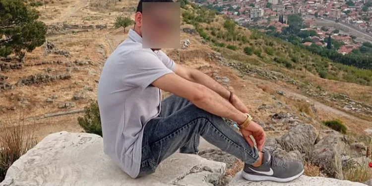 Öz babasını kıraathane önünde öldürdü