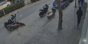 Motosiklet ve çarptığı kız metrelerce sürüklendi
