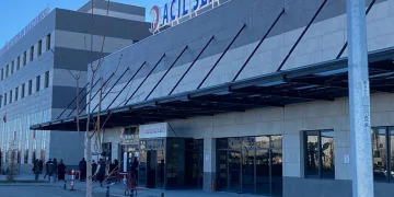 Balkondan düşen kadın hastanelik oldu
