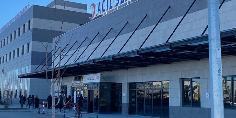 Balkondan düşen kadın hastanelik oldu