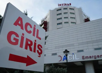 28 öğrenci ve 1 öğretmen gıda zehirlenmesi şüphesiyle hastaneye kaldırıldı