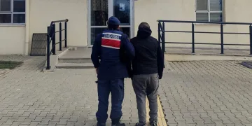 Dolandırıcılık ve hırsızlık suçundan aranan şahıs yakalandı