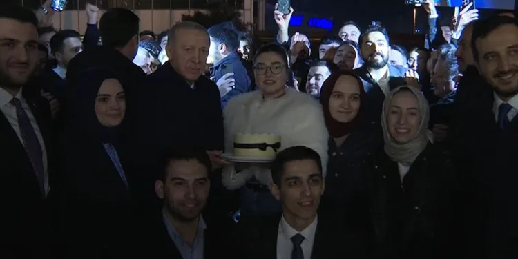 Cumhurbaşkanı Erdoğan’a gençlerden doğum günü sürprizi