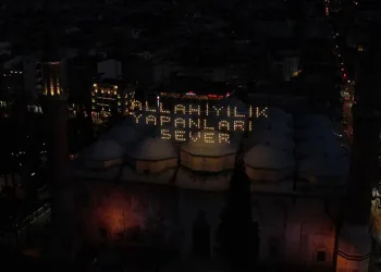Ulu Cami’ye Ramazan mahyası asıldı