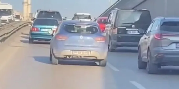 Bursa’da önce şeritten çıktı, sonra kaza yaptı