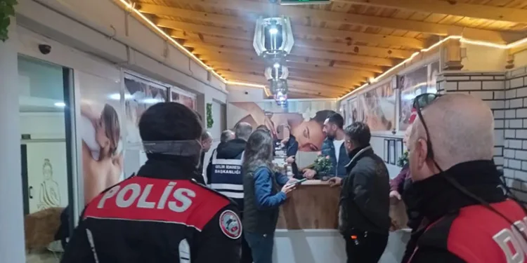 Mersin polisinden eş zamanlı denetim