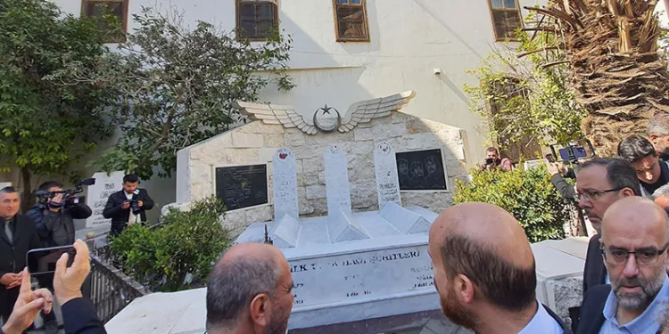 Bilal Erdoğan, cuma namazını Emevi Camii’nde kıldı