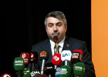 Yıldırım Belediyesi gençlerin üniversite yolculuğuna ortak oluyor