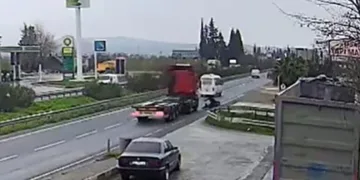 Menemen’de feci kaza: 14 yaşındaki motosiklet sürücüsü hayatını kaybetti