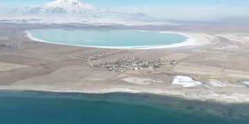 Bitlis’te iki göl arasında muhteşem köy