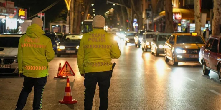 Isparta’da trafik denetimlerinde sürücülere ceza yağdı