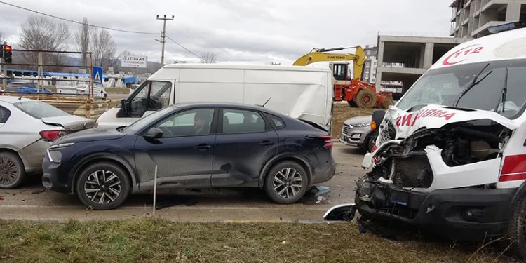 Kastamonu’da 7 araç birbirine girdi: 1 yaralı