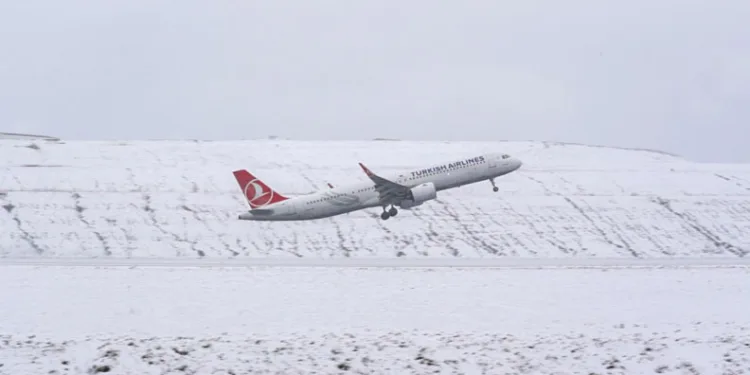Havalimanlarında kar tedbirleri