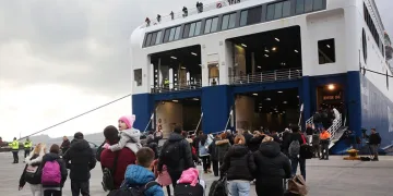 Santorini Adası’ndan 11 bin kişi ayrıldı