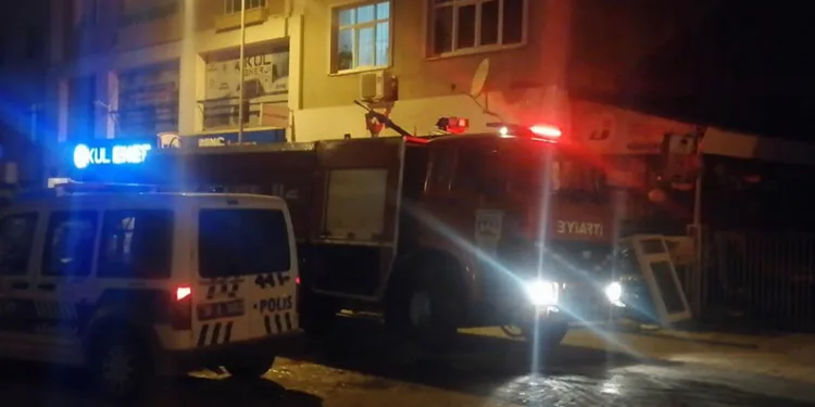 Isparta’da 4 katlı binada yangın