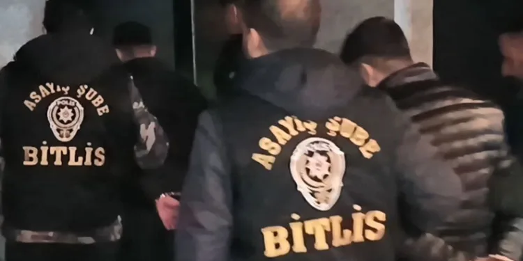 Kadınları yüksek maaş vaadiyle kandırarak fuhuşa zorlayan çete çökertildi