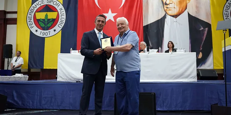 Fenerbahçe’nin eski futbolcusu Ogün Altıparmak hayatını kaybetti