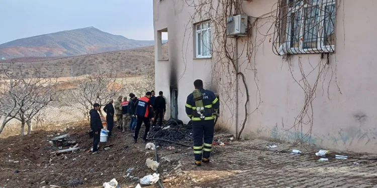 Kar maskeli soyguncular kuyumcuyu talan etti