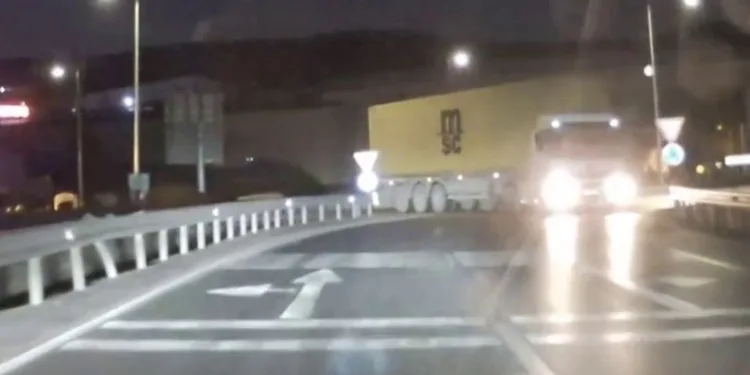 Bursa’da ters yöne giren TIR faciaya davetiye çıkardı