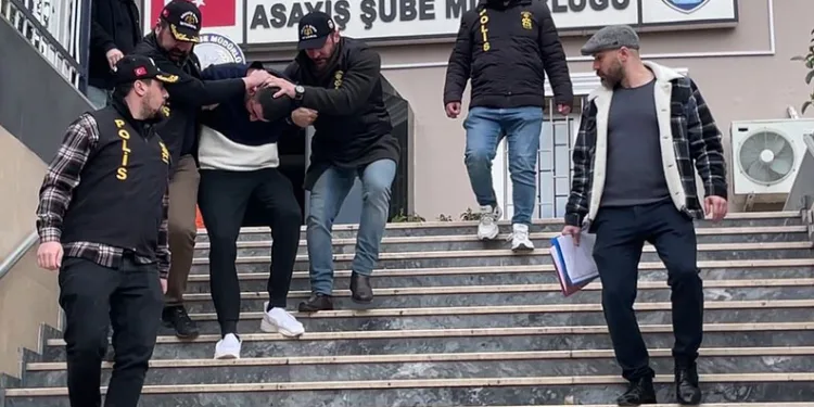 27 yıl 4 ay hapis cezası bulunan firari Ümraniye’de kıskıvrak yakalandı
