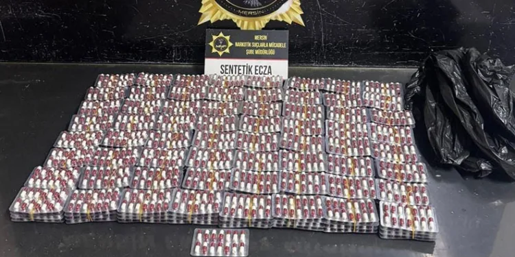 Narkotik polisi tarafından yakalanan uyuşturucu taciri 37 şüpheli tutuklandı