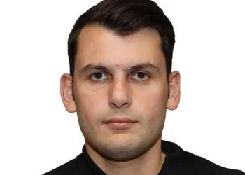 Amatör maçta oyundan atılan futbolcu, hakemi bıçakladı