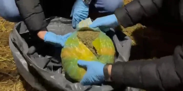 Tavuk kümesinde 13 paket uyuşturucu ele geçirildi