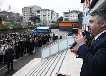 Oktay Yılmaz mesaisine öğrenciler ile başladı