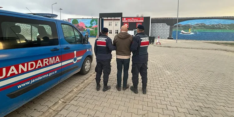 Afyonkarahisar’da hırsızlık suçundan aranan şahıs yakalandı