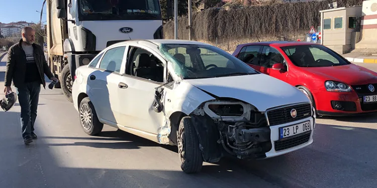 Otobüs ile otomobil çarpıştı : 1 yaralı